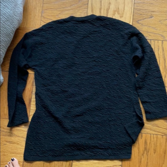 Black texture long sleeve - Picture 3 of 4